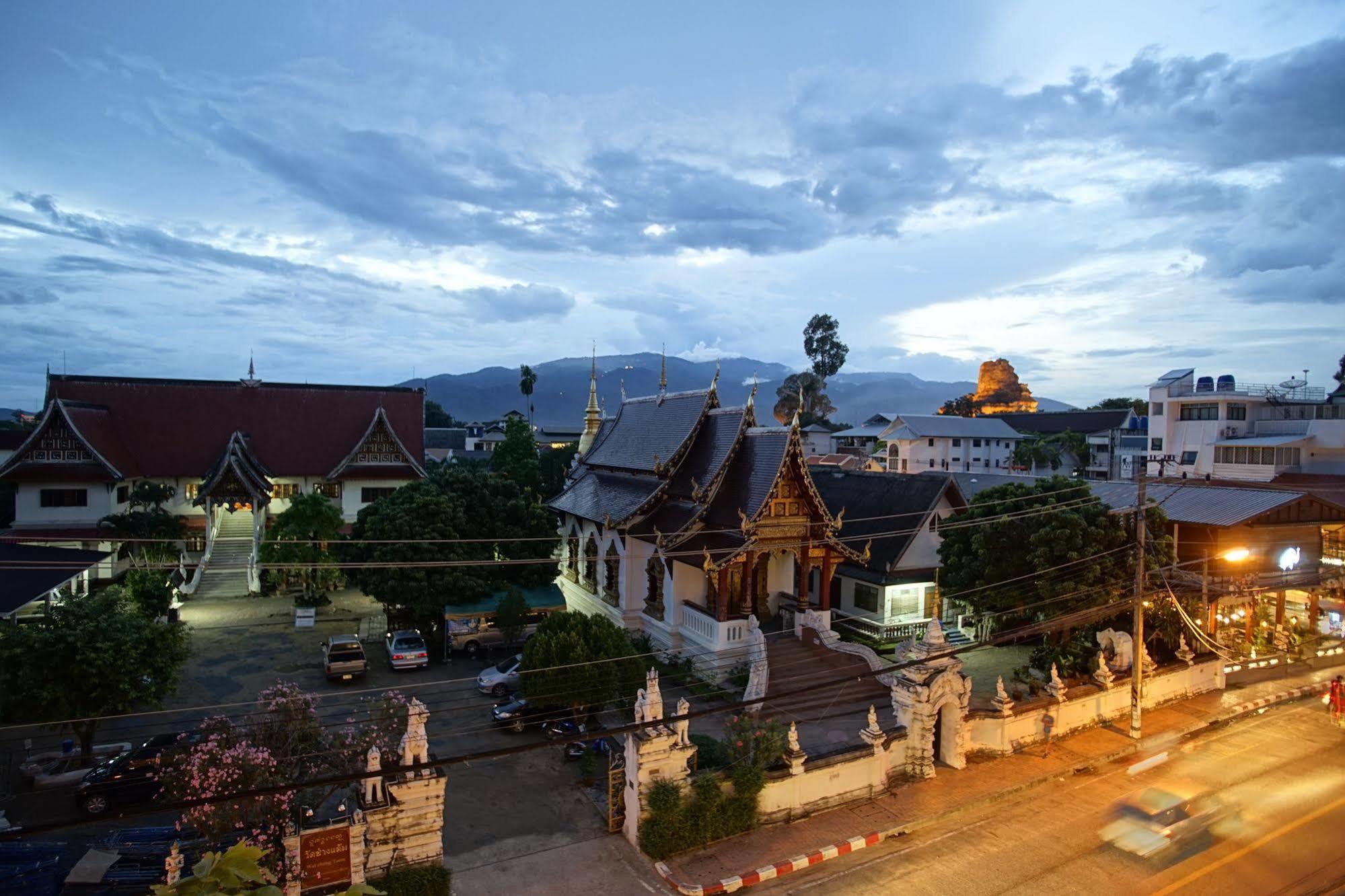 Makkachiva Hotel Chiang Mai Bagian luar foto
